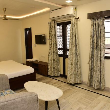 Holiday Out Hotel จ๊อดปูร์ ภายนอก รูปภาพ