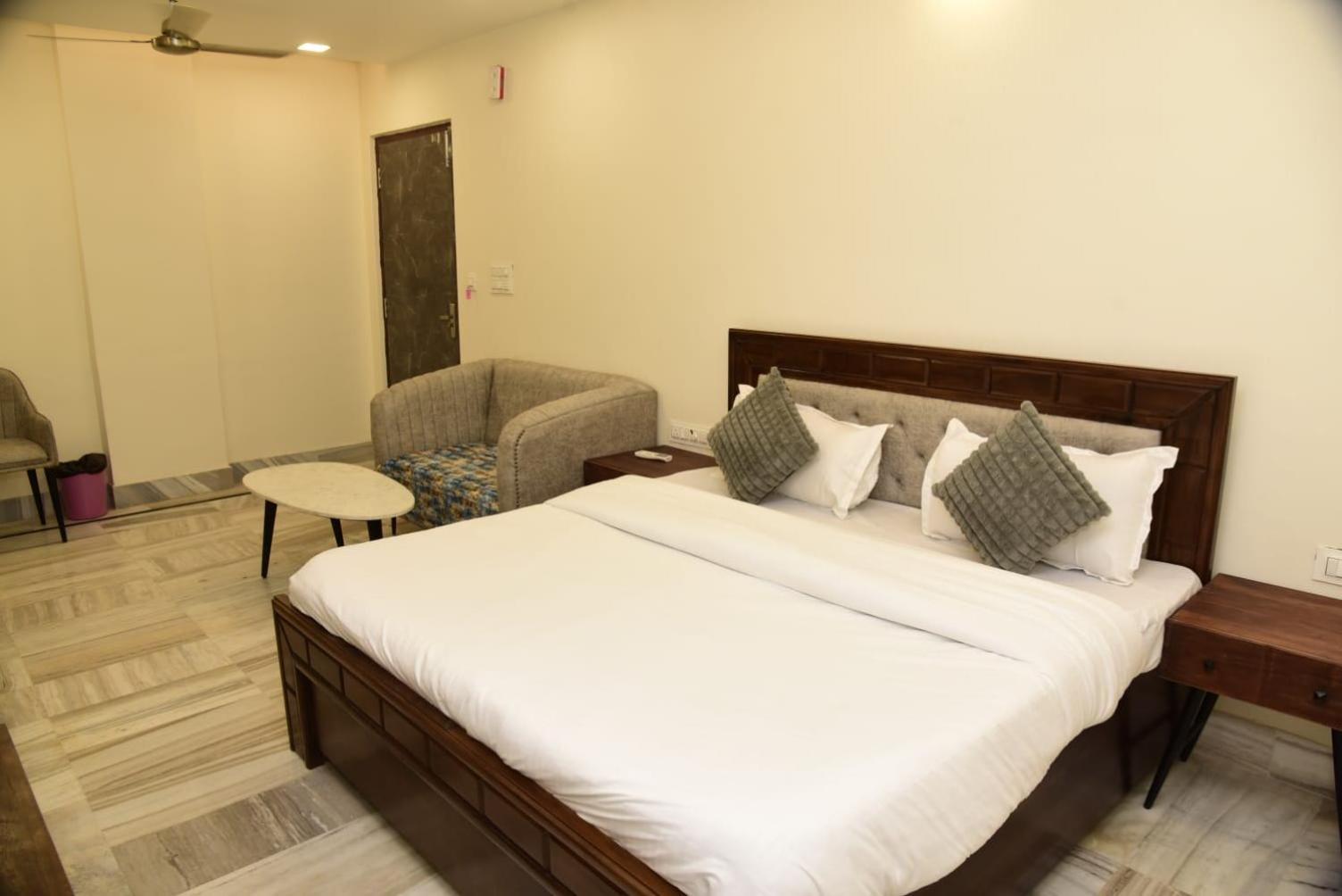 Holiday Out Hotel จ๊อดปูร์ ภายนอก รูปภาพ