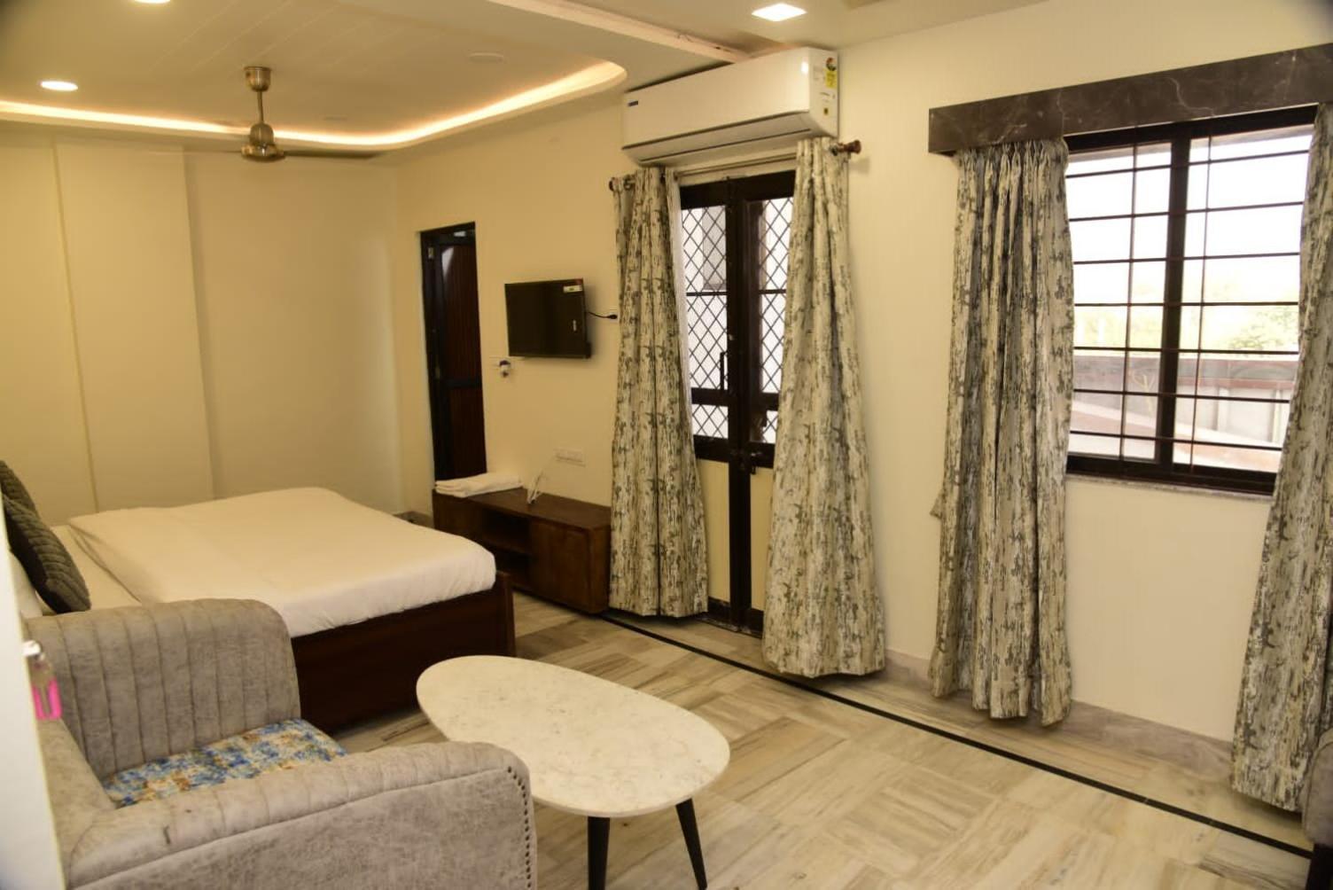 Holiday Out Hotel จ๊อดปูร์ ภายนอก รูปภาพ