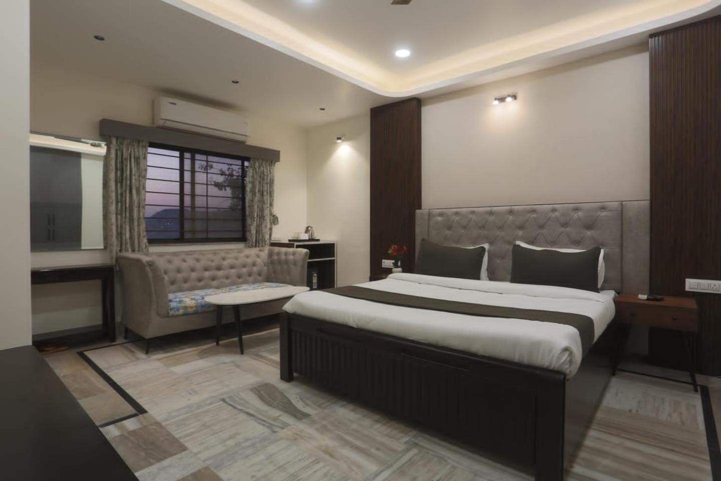 Holiday Out Hotel จ๊อดปูร์ ภายนอก รูปภาพ
