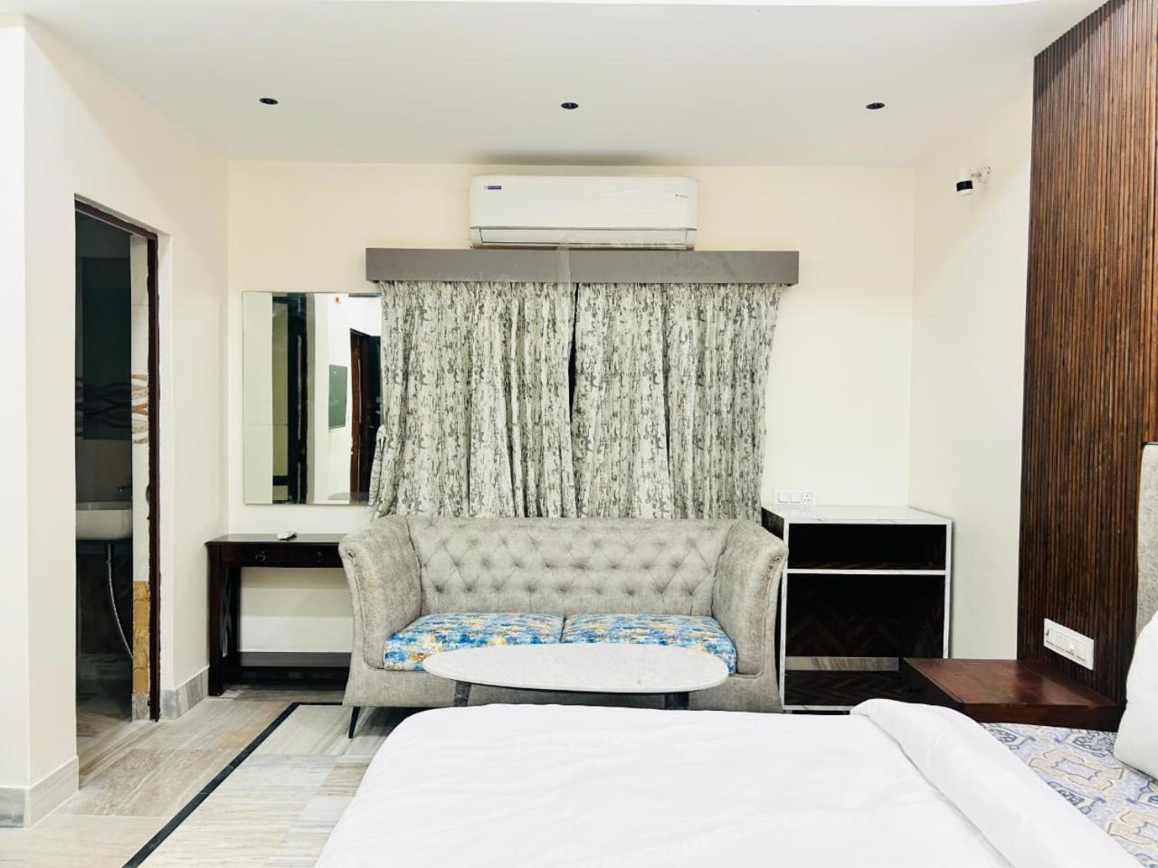 Holiday Out Hotel จ๊อดปูร์ ภายนอก รูปภาพ