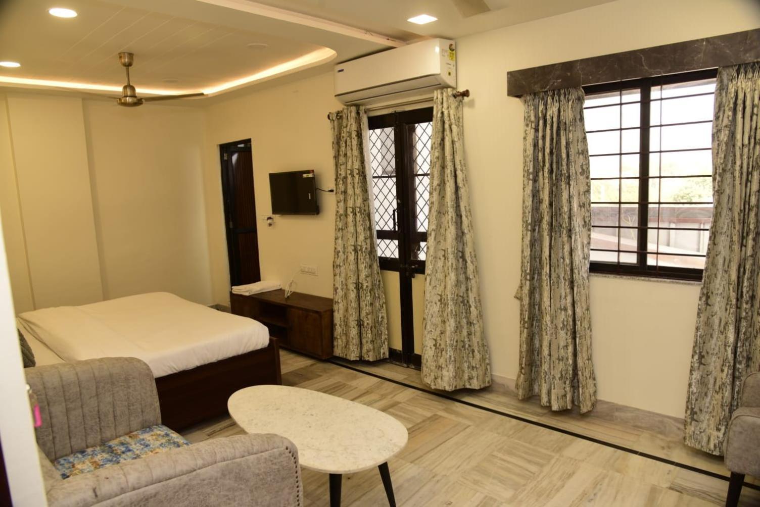 Holiday Out Hotel จ๊อดปูร์ ภายนอก รูปภาพ