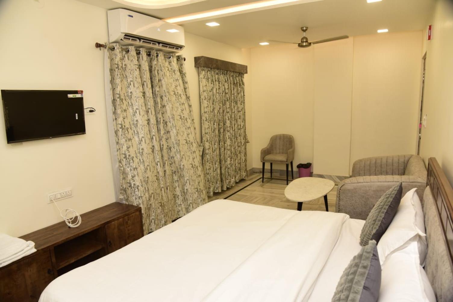 Holiday Out Hotel จ๊อดปูร์ ภายนอก รูปภาพ