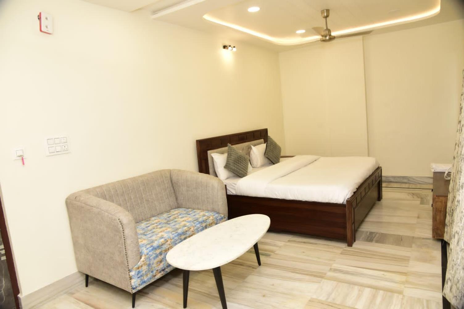 Holiday Out Hotel จ๊อดปูร์ ภายนอก รูปภาพ