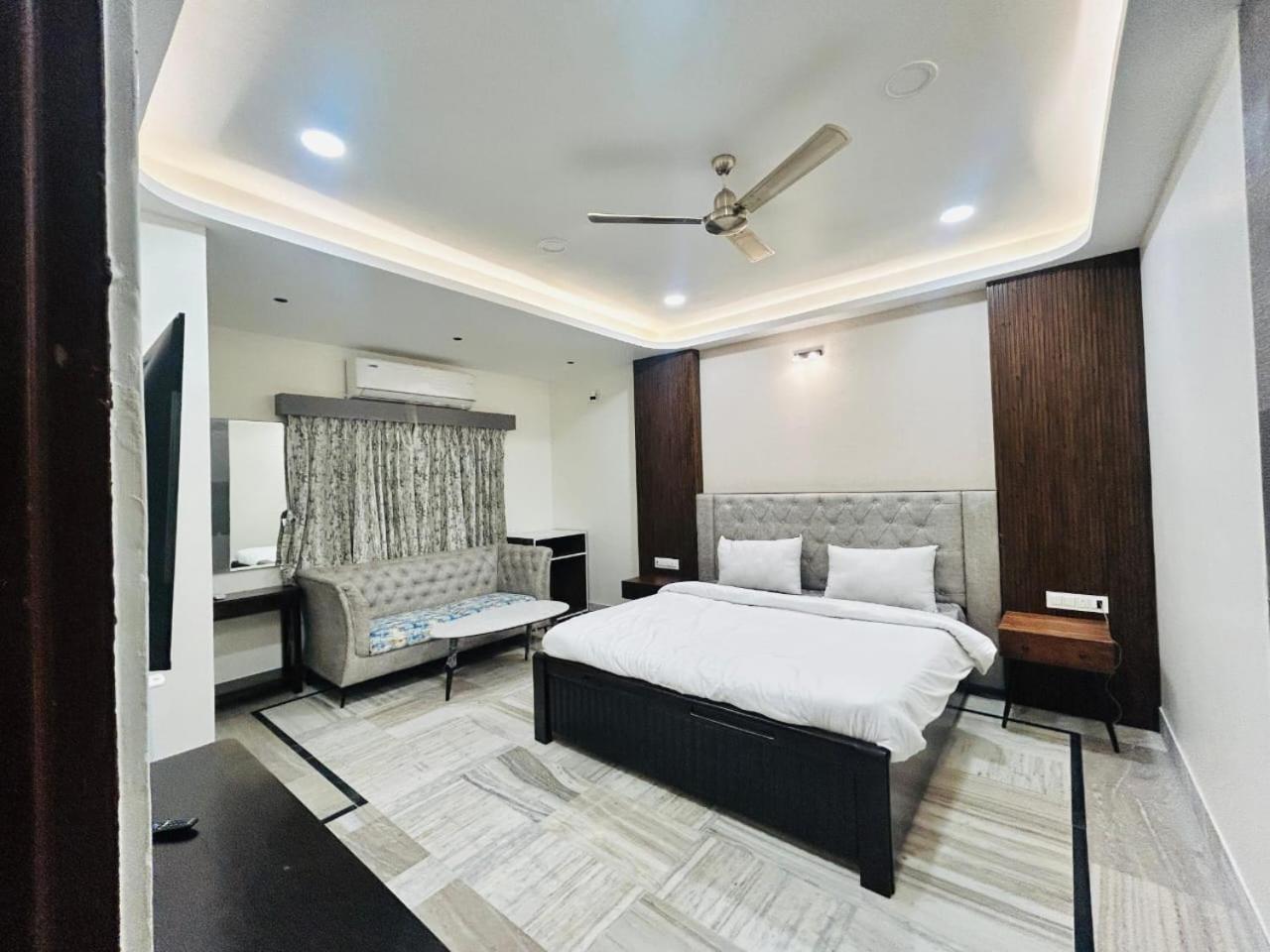 Holiday Out Hotel จ๊อดปูร์ ภายนอก รูปภาพ